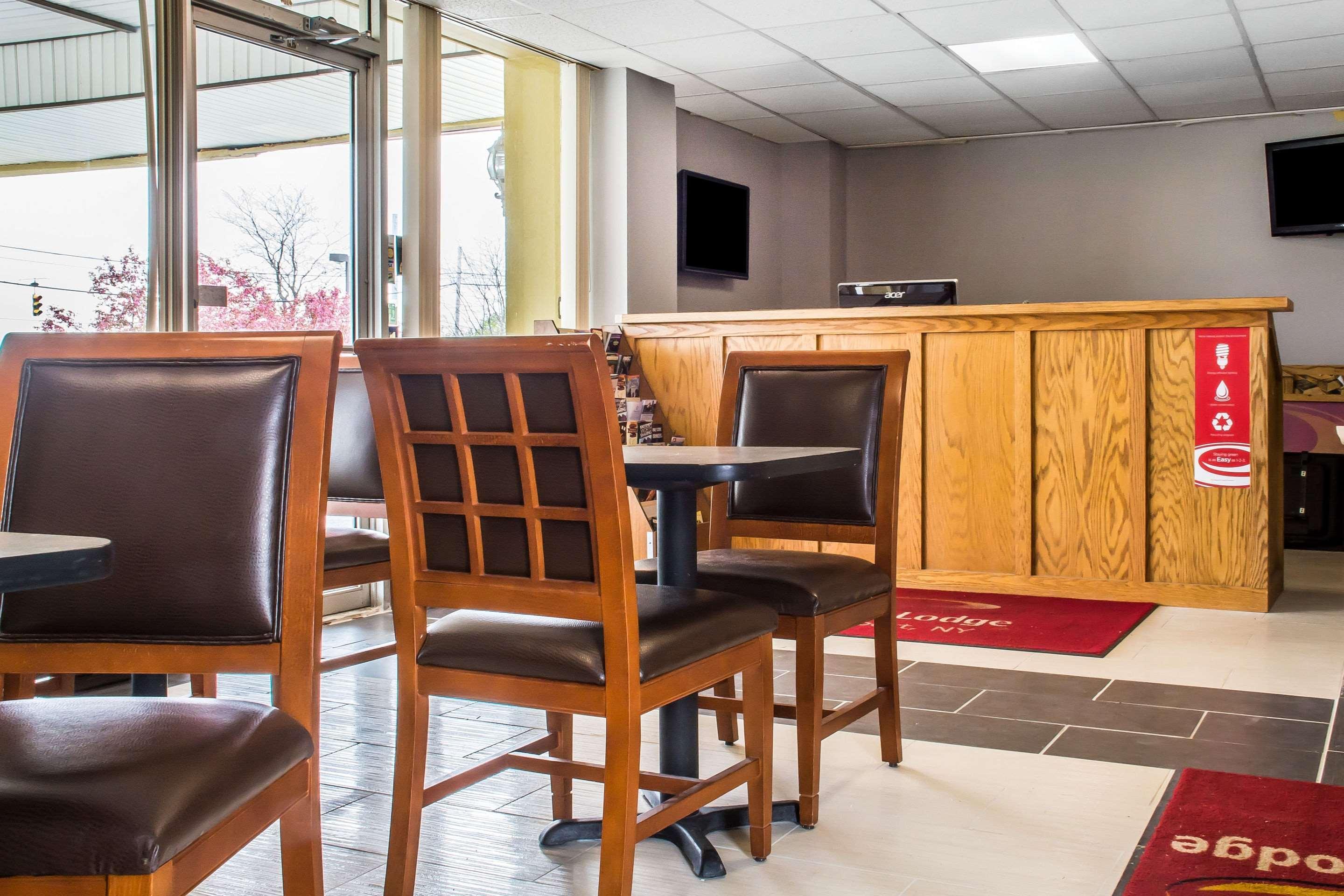 Econo Lodge Brockport Экстерьер фото