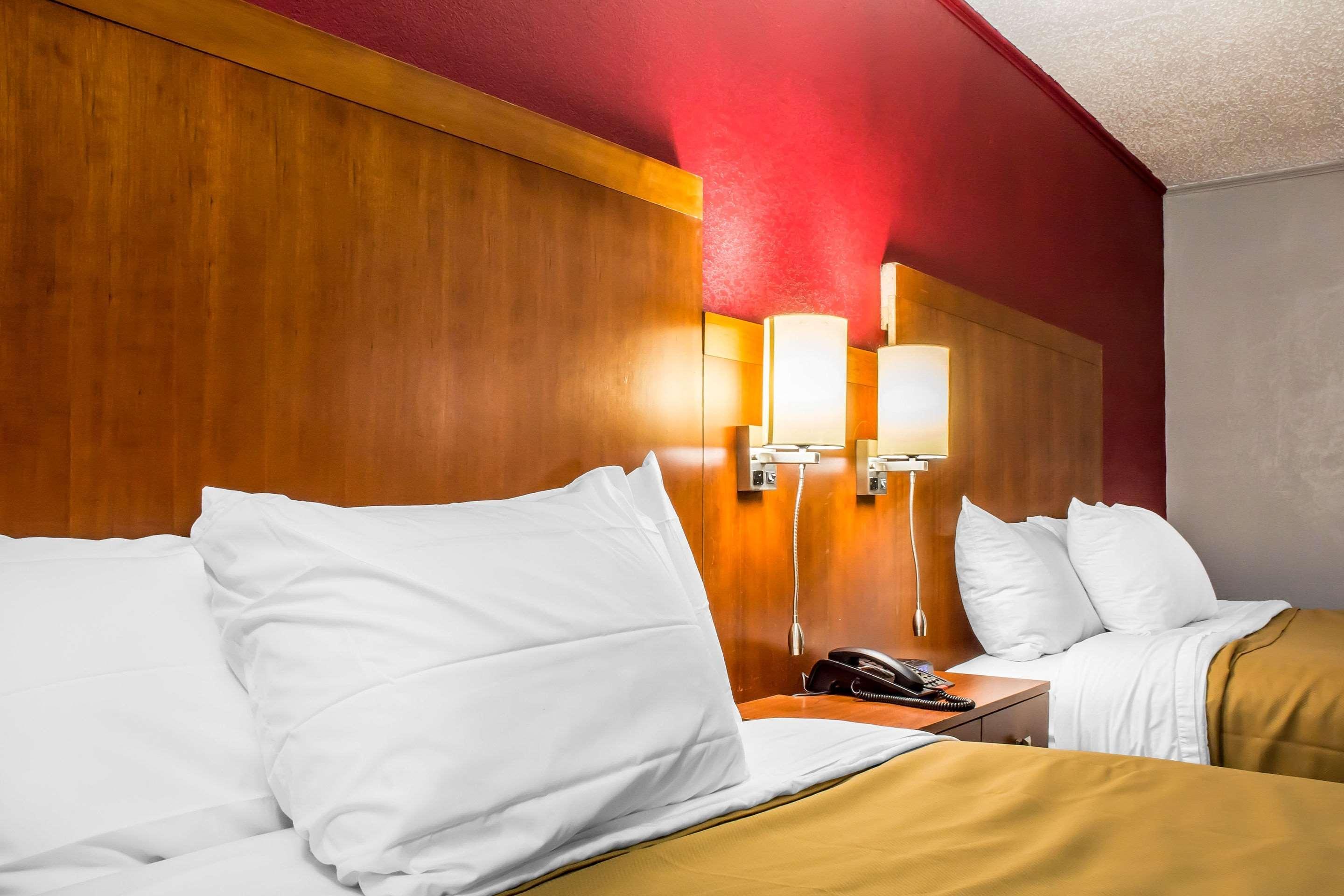 Econo Lodge Brockport Экстерьер фото