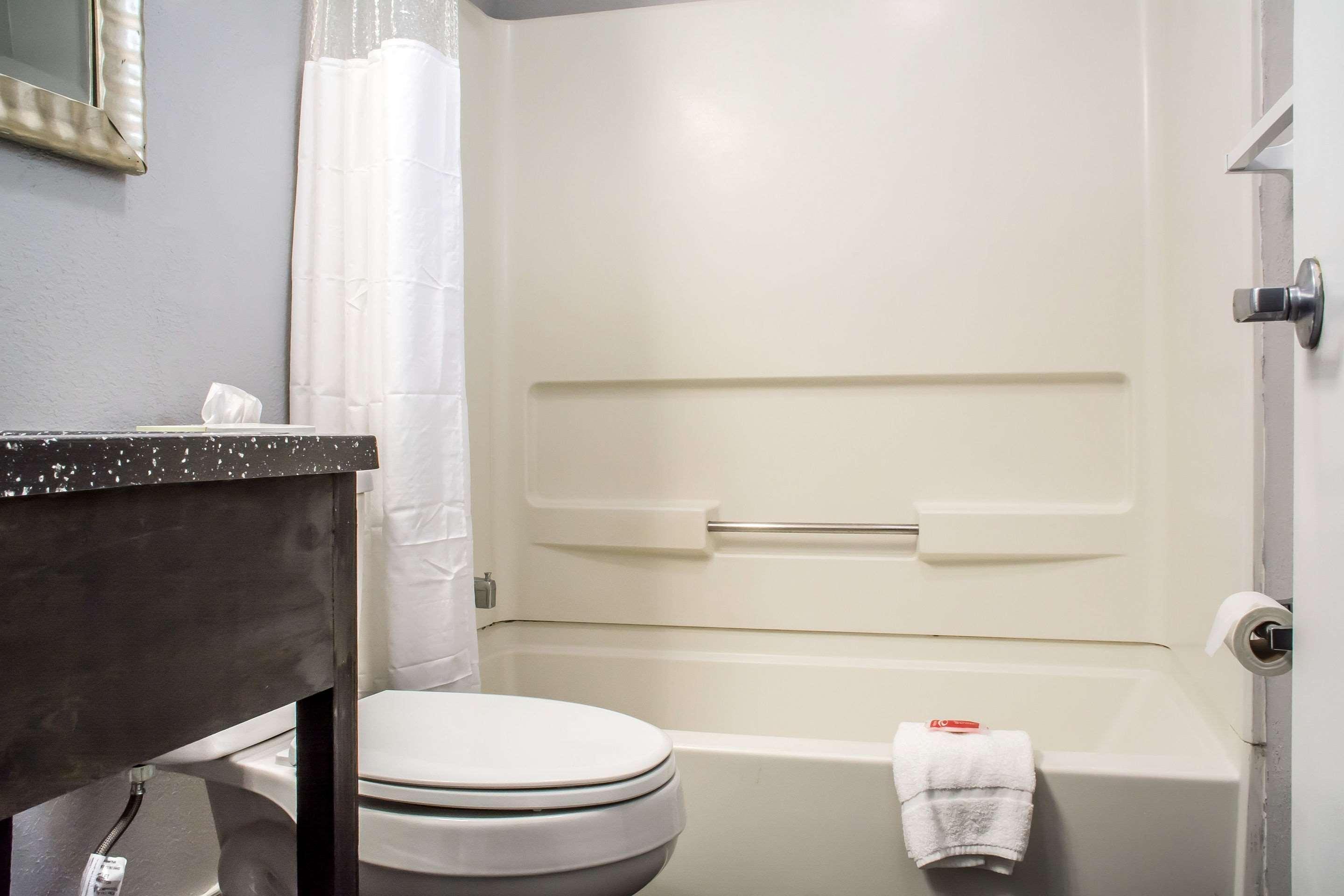 Econo Lodge Brockport Экстерьер фото