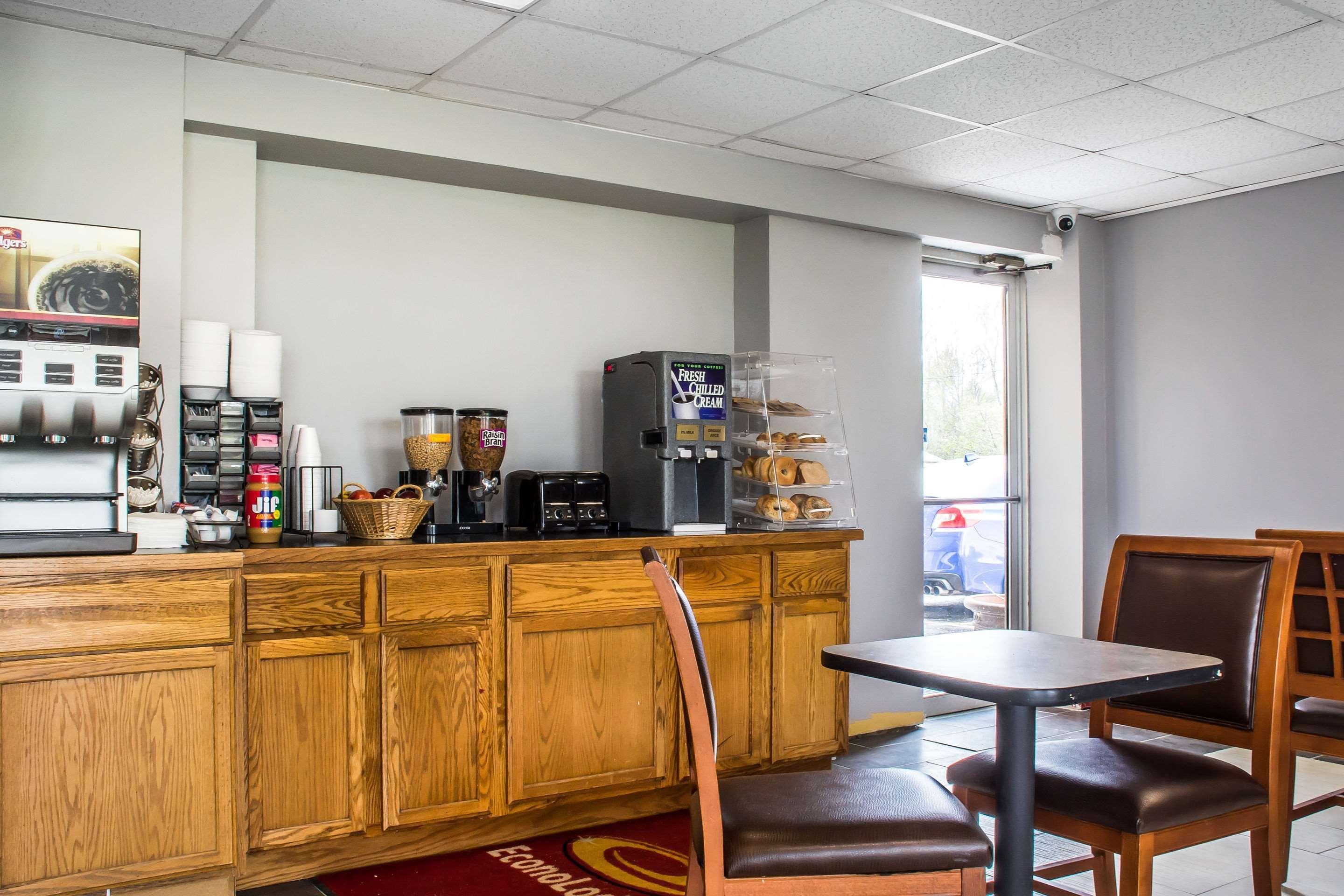 Econo Lodge Brockport Экстерьер фото