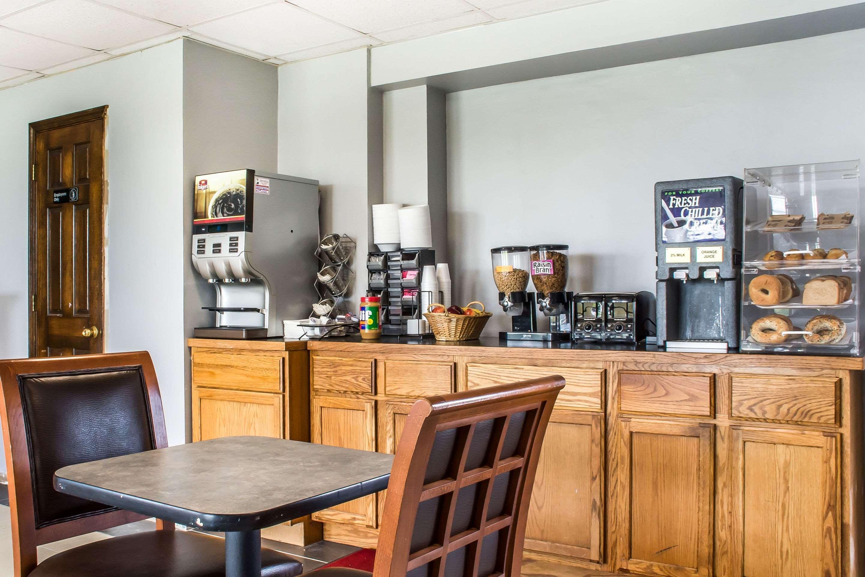 Econo Lodge Brockport Экстерьер фото