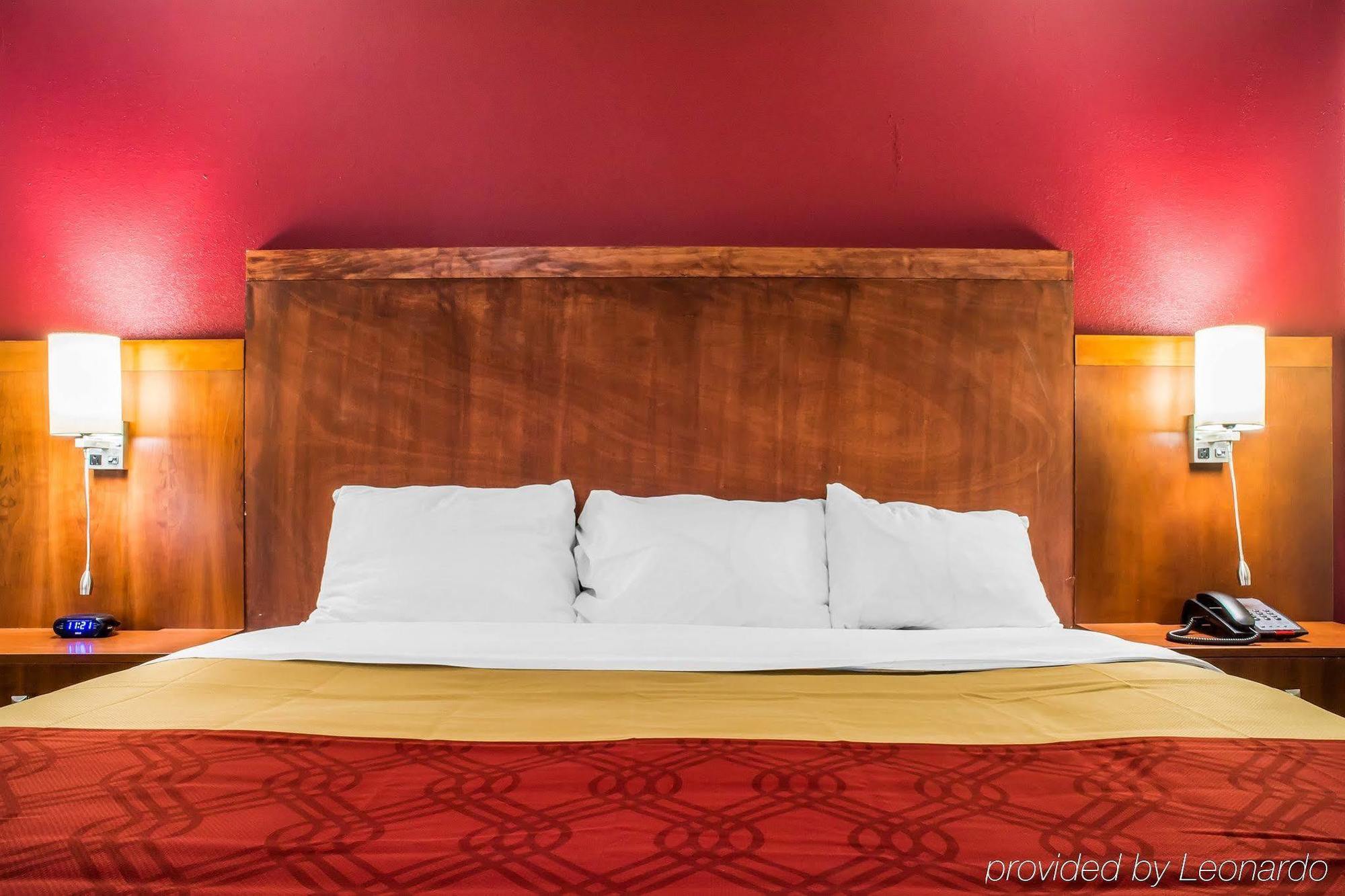 Econo Lodge Brockport Экстерьер фото